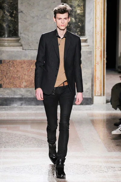 Look 13